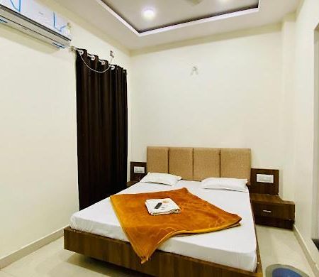 Hotel Soham Palace Уджайн Екстериор снимка