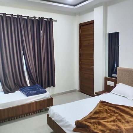 Hotel Soham Palace Уджайн Екстериор снимка