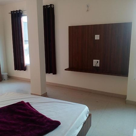 Hotel Soham Palace Уджайн Екстериор снимка