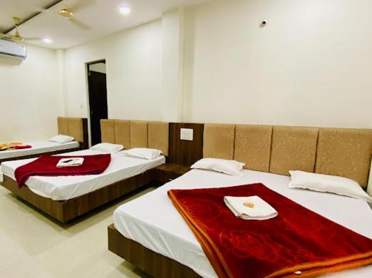 Hotel Soham Palace Уджайн Екстериор снимка